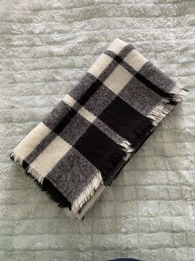 Old Navy Black & Cream Plaid Blanket Scarf